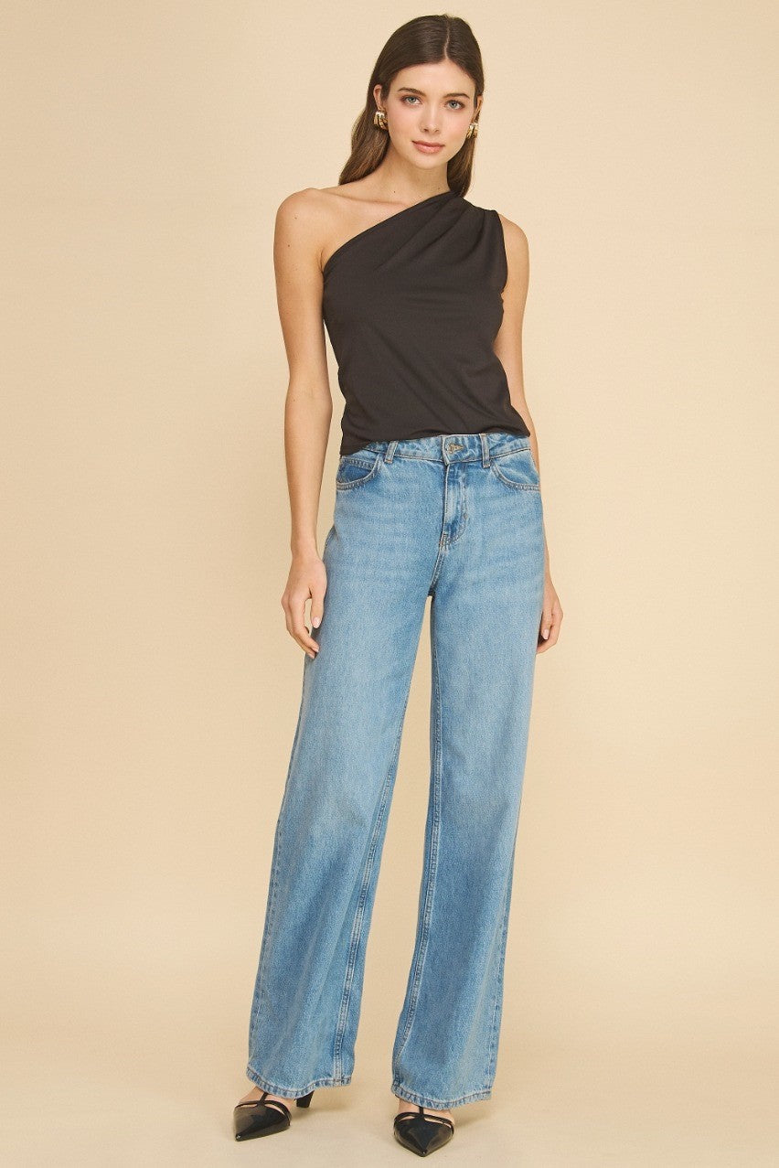 The Areum one shoulder top